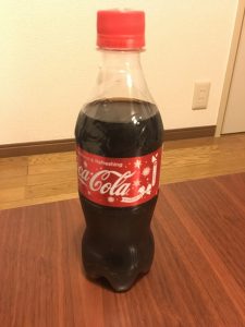 コーラ リボン コカ コーラ ラベルがリボンになるリボンボトルを早速買ってきた やってみた 作り方 16 11 追記 どたんば で 夢をつかむブログ