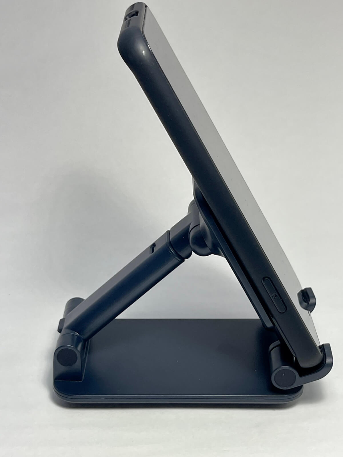 iphone12-stand-01-photo-012