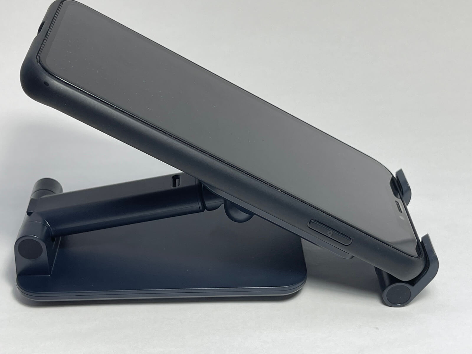 iphone12-stand-01-photo-013